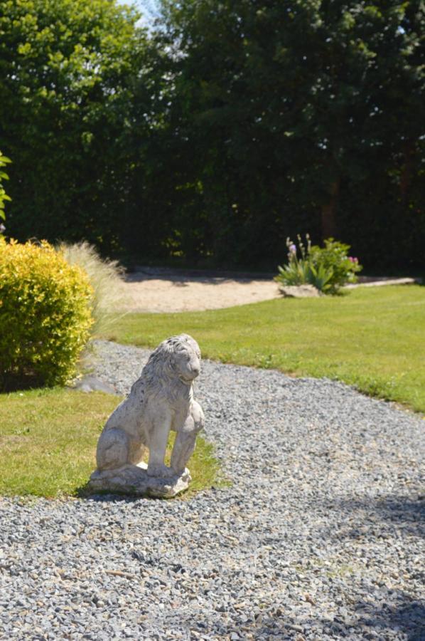 La Pichonniere Bed and Breakfast Isigny-le-Buat Buitenkant foto